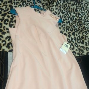 Never worn!!! I banks trump dress size 6!!!